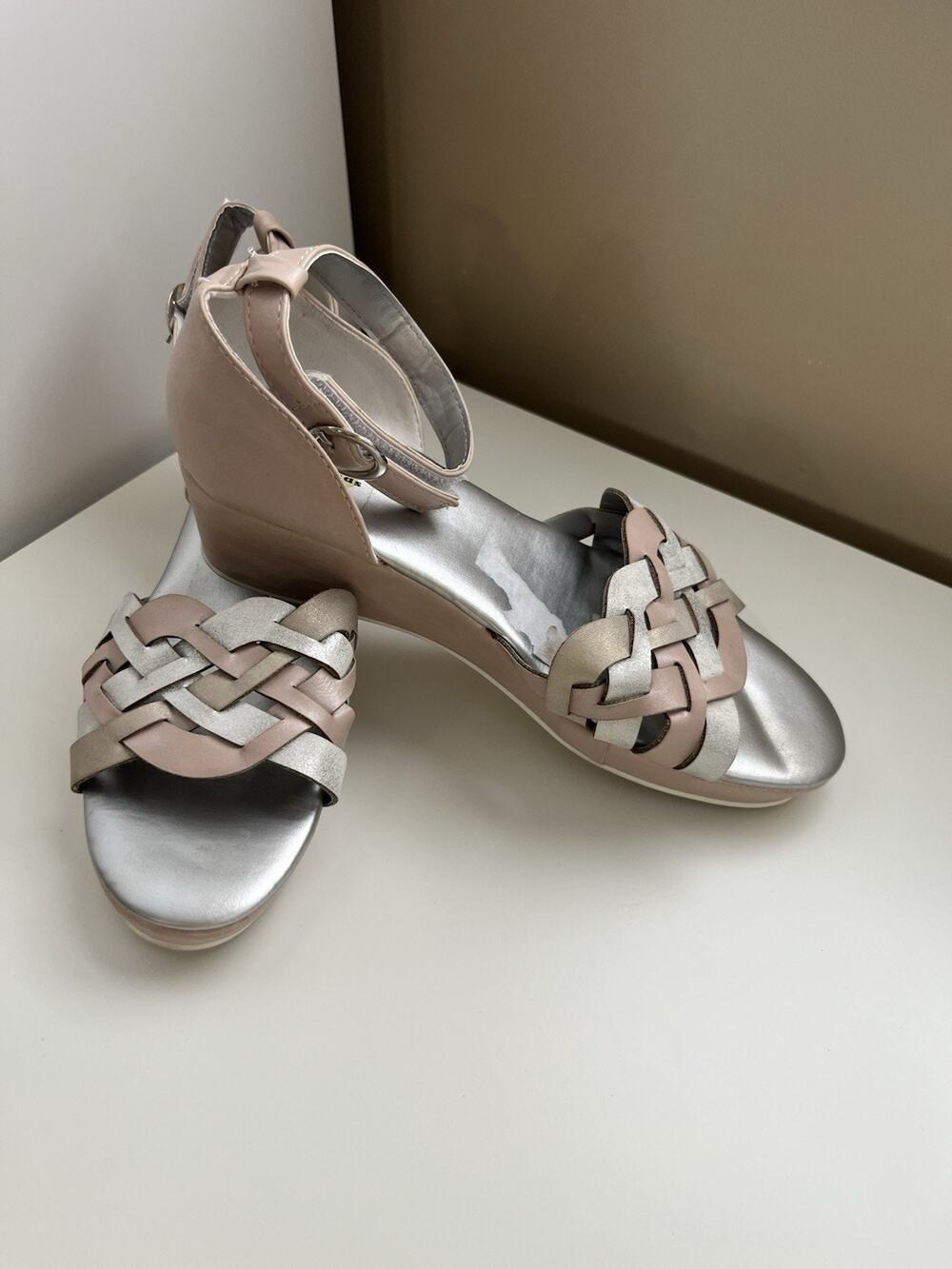 Marc Fisher Kids Girls Pink Iridescent Sparkly Weave Wedge Shoes Size 5